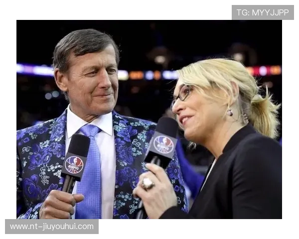 美国足球前锋迪克的职业生涯与影响力分析