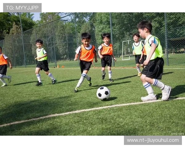 足球空中堡垒技巧解析与训练方法提升球员空中作战能力